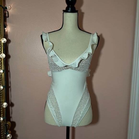 NWOT For Love And Lemons Daiquiri Lace One Piece White Size Small - Picture 2 of 6